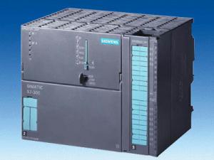 SIMATIC S7-300, ЦПУ CPU 3157-2 DP, ФУНКЦИИ ОБЫЧНОГО PLC И РЕШЕНИЕ ТЕХНОЛОГИЧЕКИХ ЗАДАЧ, 1024КБАЙТ РАБОЧЕЙ ПАМЯТИ, 1.ИНТЕРФЕЙС MPI/DP 12МБИТ/С 2. ИНТЕРФЕЙС DP(DRIVE), ВСТРОЕННЫЕ ВХОДЫ/ВЫХОДЫ ДЛЯ РЕШЕНИЯ ТЕХНОЛОГИЧЕСКИХ ЗАДАЧ, НЕОБХОДИМЫ ФРОНТШТЕКЕР (1 X 40
