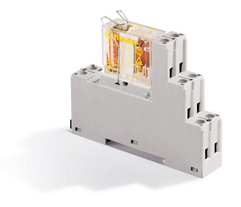 Интерфейсный модуль, электромеханическое реле безопасности; 2CO 8A; контакты AgNi+Au; питание 24В DC; категория защиты IP20; винтовые клеммы; металлическая клипса Интерфейсный модуль, электромеханическое реле безопасности; 2CO 8A; контакты AgNi+Au; питание 24В DC; категория защиты IP20; винтовые клеммы; металлическая клипса