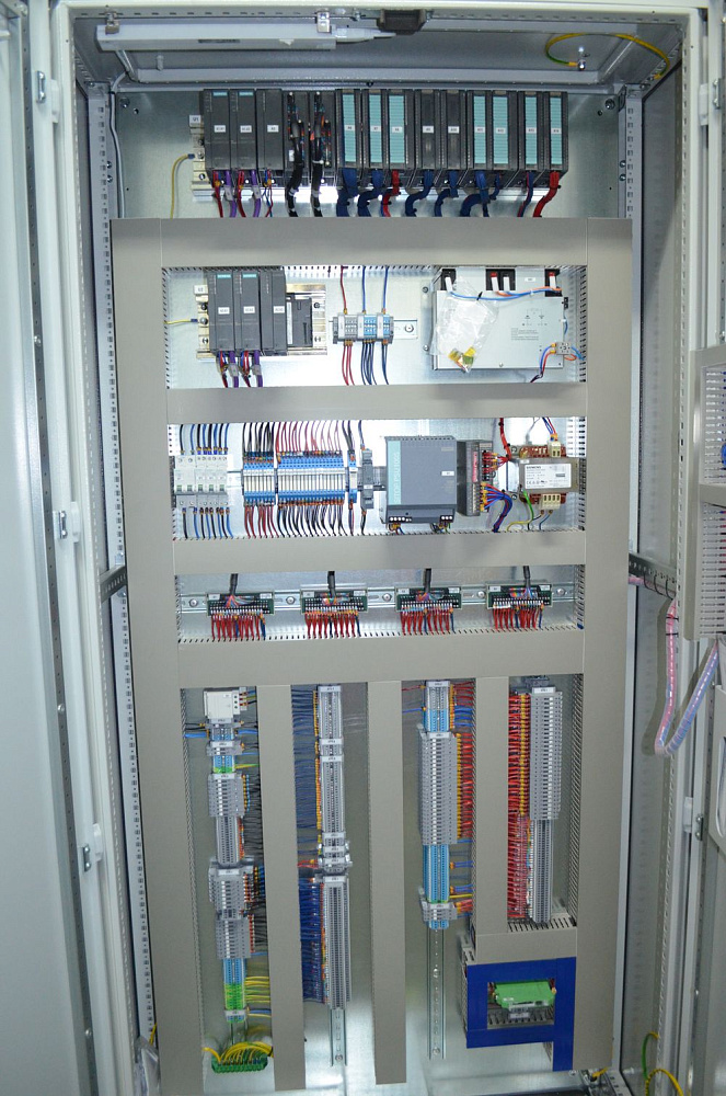 Сборка щитов управления инженерными системами предприятия для АО «Информационные спутниковые системы» им. Академика Решетнева
