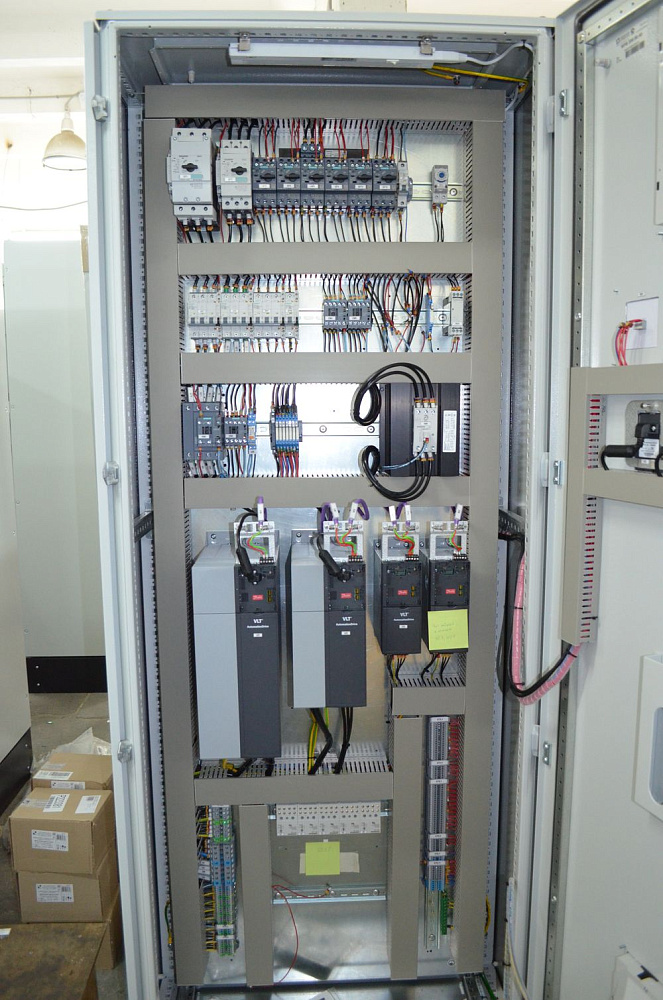 Сборка щитов управления инженерными системами предприятия для АО «Информационные спутниковые системы» им. Академика Решетнева